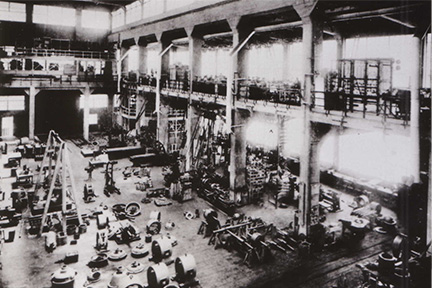 創業初期の工場と内部
