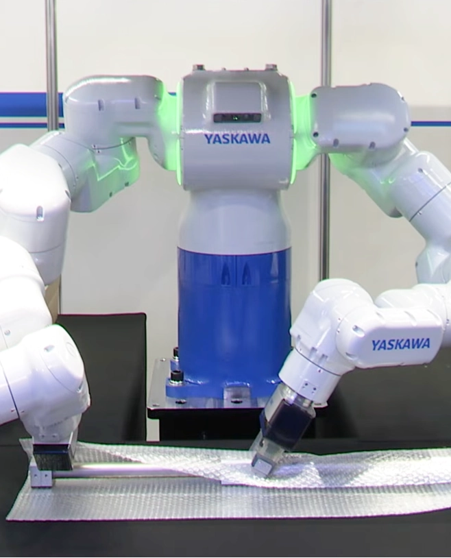 双腕AIロボットによる梱包作業の自動化